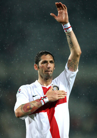 淘汰青岛更衣室！邱彪肯定外援+球队防守，不满混战发挥！（淘汰青岛后更衣室发声：邱彪肯定外援与防守，直言不满混战发挥）