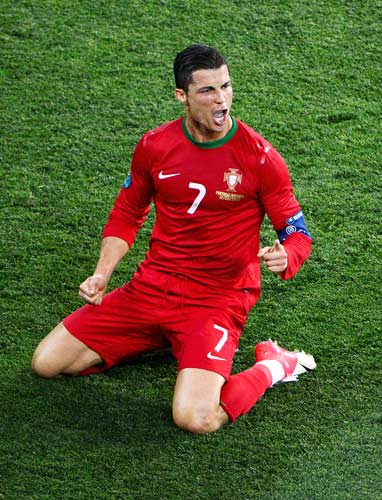 格林单节三分5投4中，雄鹿狂轰9记三分，客场4分领先（格林单节外线火热5中4，雄鹿飙进9记三分，客场领先4分）