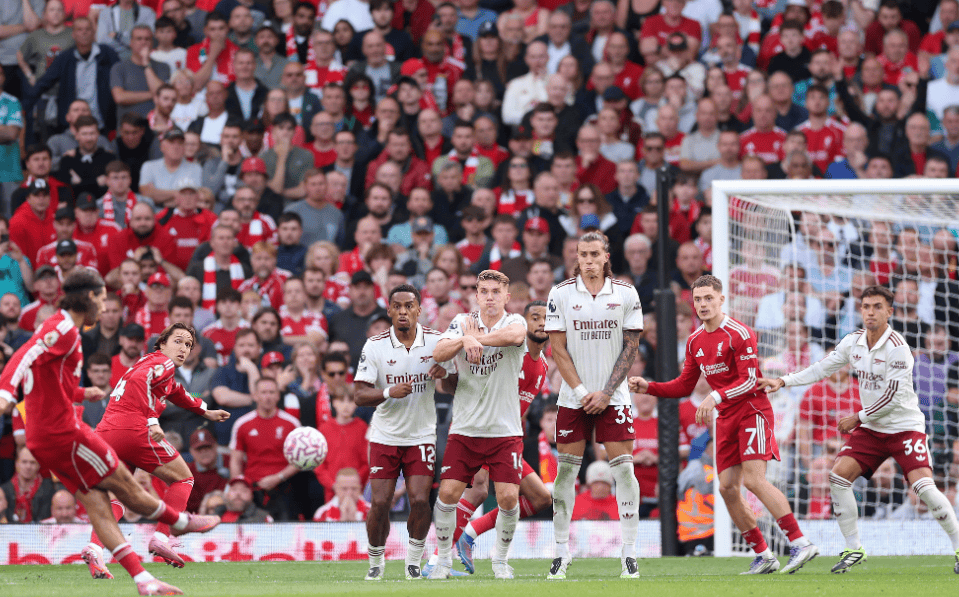 回归24战：内马尔VS帕尔梅拉斯集锦（复出第24场：内马尔对阵帕尔梅拉斯精彩集锦）