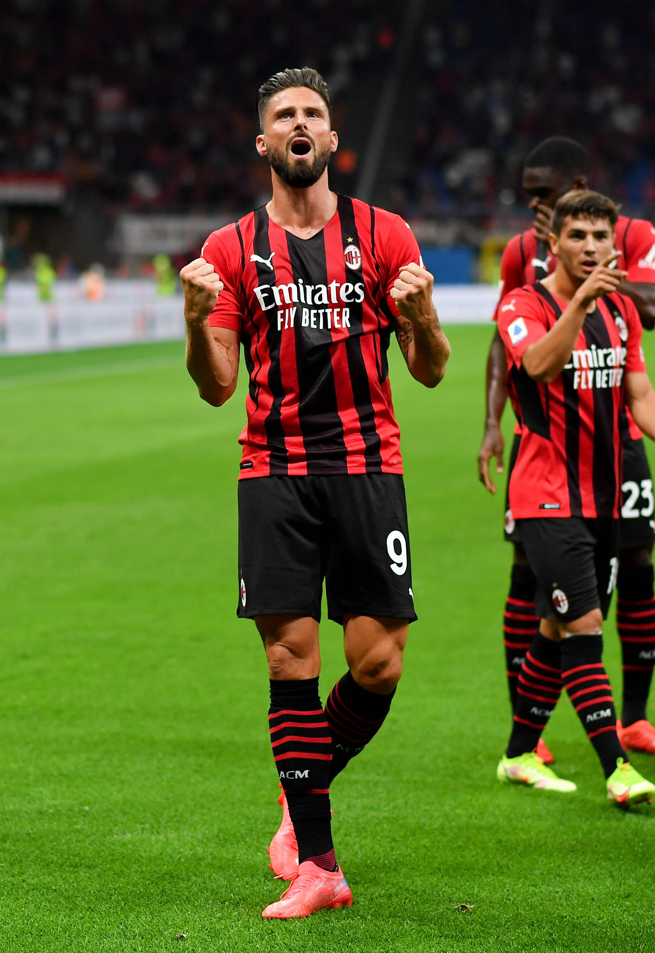 李国旭：马莱莱在申花做好前插就行，但在英博情况不一样（李国旭：马莱莱在申花只需专注前插，到了英博就不一样了）