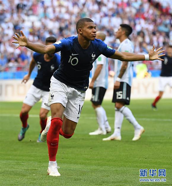 TA：皇马寻求引进后卫和中场；他们愿听取对罗德里戈的报价（TA：皇马计划补强后防与中场，并愿意听取罗德里戈的转会报价）