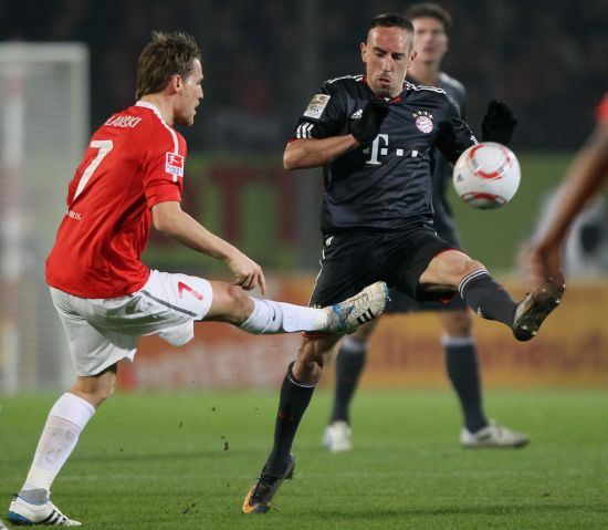 WTT总决赛：孙颖莎4-0横扫长崎美柚，晋级四强将战蒯曼（WTT总决赛：孙颖莎4-0完胜长崎美柚，挺进四强将对阵蒯曼）