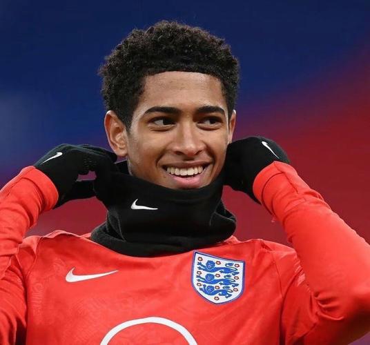 TA：维尼修斯续约要求3000万欧年薪，不排除皇马将他出售可能（TA：维尼修斯续约要价3000万欧年薪，皇马或考虑将其出售）