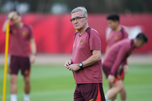 经纪人：国米态度很明确，赛季末再决定德弗赖和阿切尔比未来（经纪人：国米立场已明，德弗赖与阿切尔比去留将于赛季结束后敲定）