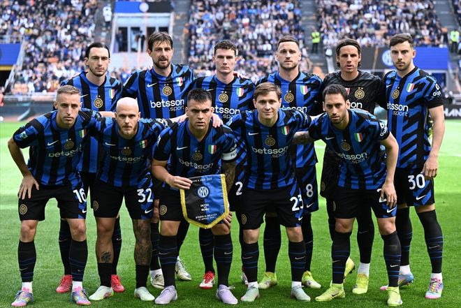 FC26坚不可摧：萨拉赫领衔，萨卡、莫德里奇、卡马文加在列（FC26铁壁阵容：萨拉赫挂帅，萨卡、莫德里奇、卡马文加齐聚）