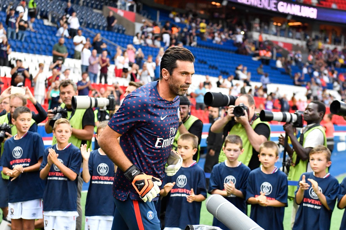 看了四年球了，在专科有一段时间刷抖音频繁给我推多...（看球四年了，专科那会刷抖音总是频繁给我推多...）