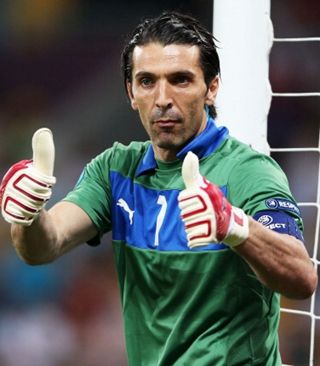 阿莱格里：赢德比是因为门将发挥的运气？门将又不能互换（阿莱格里反驳：德比赢球全凭门将运气？门将又不能互换）