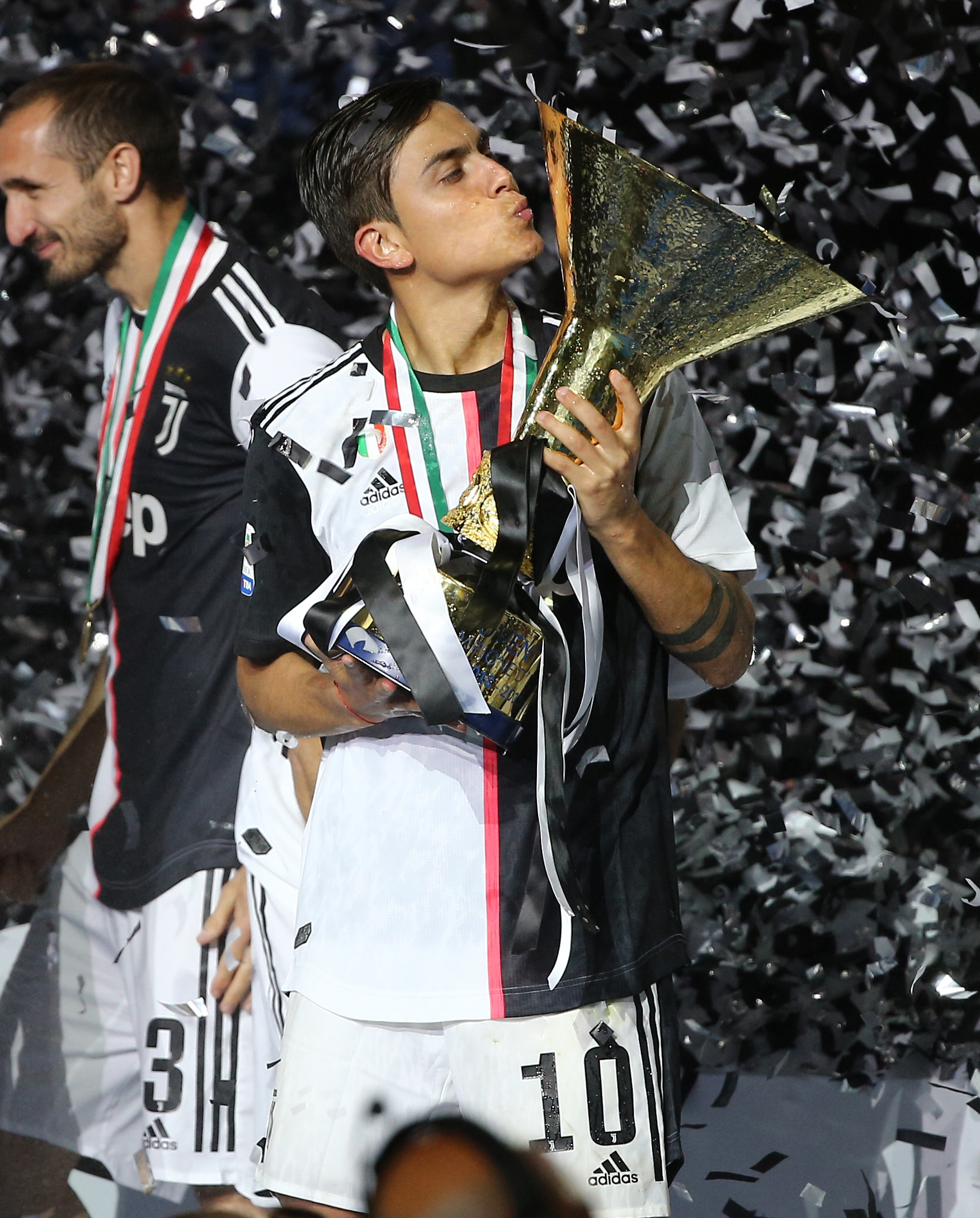 那不勒斯vs科莫：麦克托米奈、霍伊伦首发，莫拉塔、尼科-帕斯出战（那不勒斯战科莫：麦克托米奈、霍伊伦首发，莫拉塔与尼科-帕斯登场）