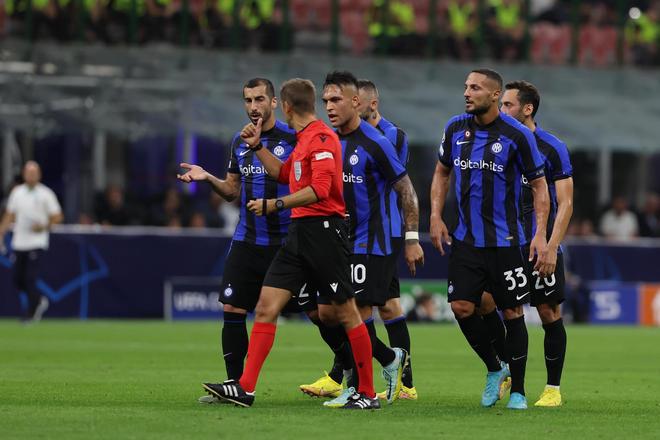 媒体人：中国退役球员当教练是恶俗圈子，应让草根教练来竞争（媒体人称中国体坛退役球员把持教练岗位成小圈子，呼吁向草根教练开放竞争）