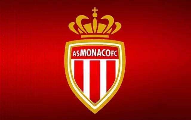 鲁尼：我不太喜欢吃烤肉，宁可吃火腿、鸡蛋和薯条（鲁尼：烤肉不对胃口，我更偏爱火腿、鸡蛋和薯条）