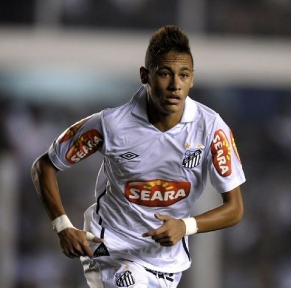 米体：维卡里奥因被自家球迷嘘而失望，考虑加盟国际米兰（米体：遭主队球迷嘘声打击，维卡里奥失望并考虑转投国际米兰）